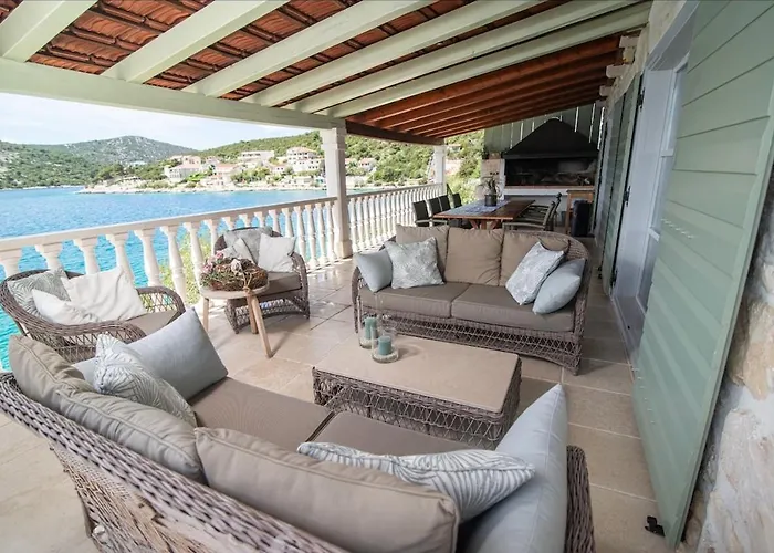 Luxury Seafront Croatia With Private Heated Pool וילה Vinišće