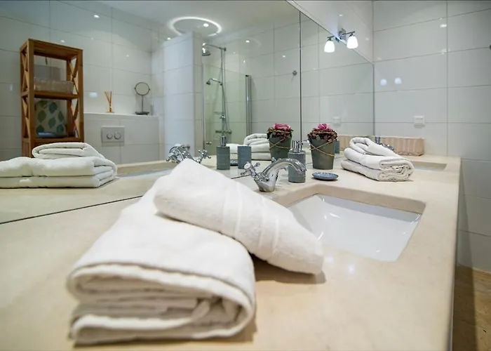 וילה Luxury Seafront Croatia With Private Heated Pool *