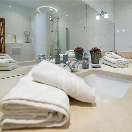빌라 Luxury Seafront Croatia With Private Heated Pool *