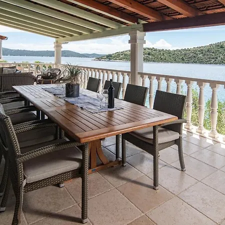 Luxury Seafront Croatia With Private Heated Pool Vinišće