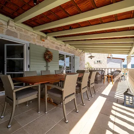 Luxury Seafront Croatia With Private Heated Pool Vila Vinišće