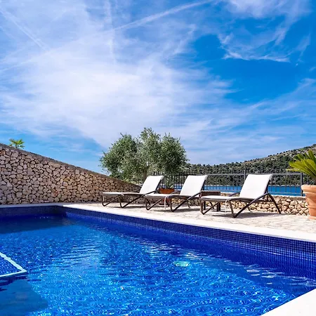 Luxury Seafront Croatia With Private Heated Pool Вілла *