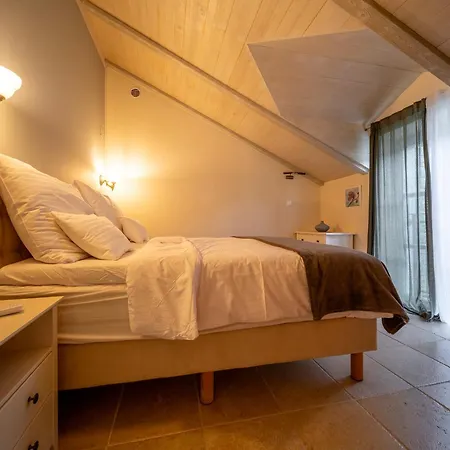Luxury Seafront Croatia With Private Heated Pool Vinišće