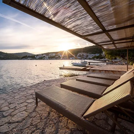 Luxury Seafront Croatia With Private Heated Pool *