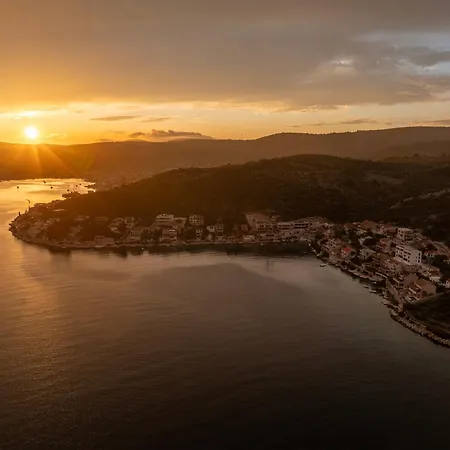 Luxury Seafront Croatia With Private Heated Pool * Vinišće