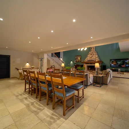 Luxury Seafront Croatia With Private Heated Pool Vila